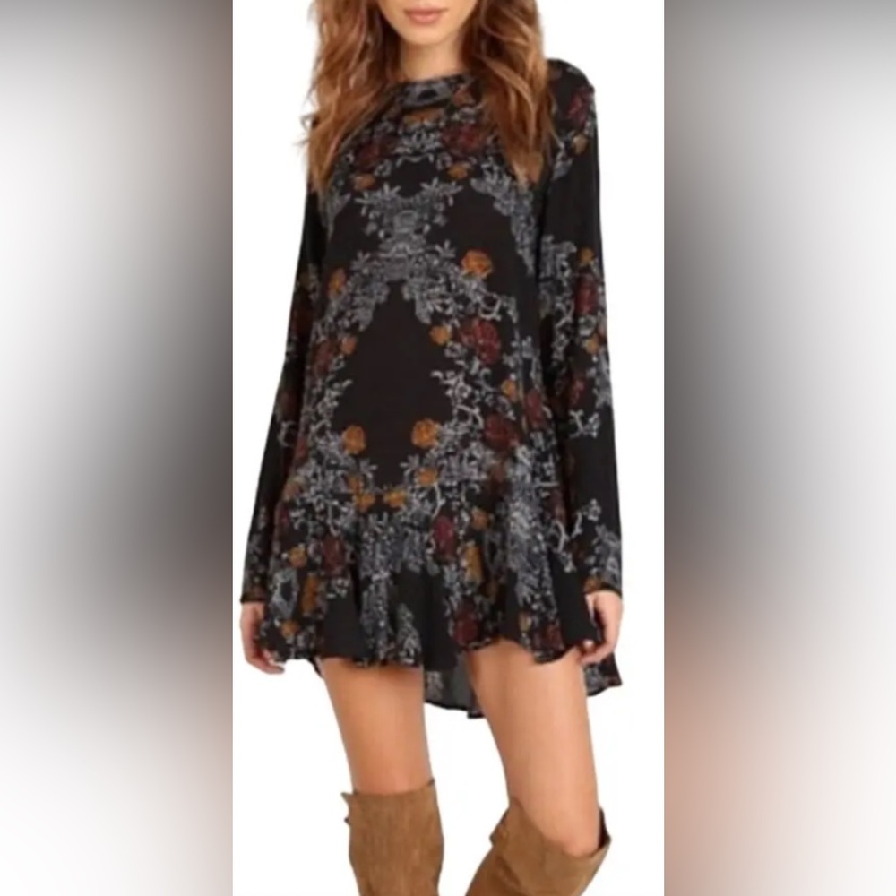 Free People Smooth Talker Tunic.
Size Small
Mini dress 
Floral print 
Boho